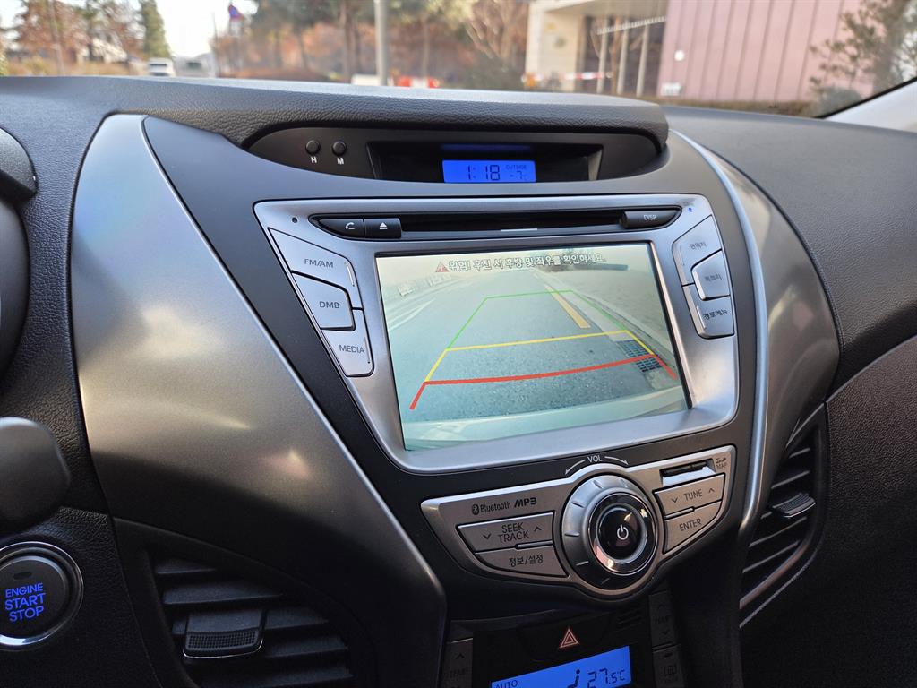 HYUNDAI Avante - Vista 7