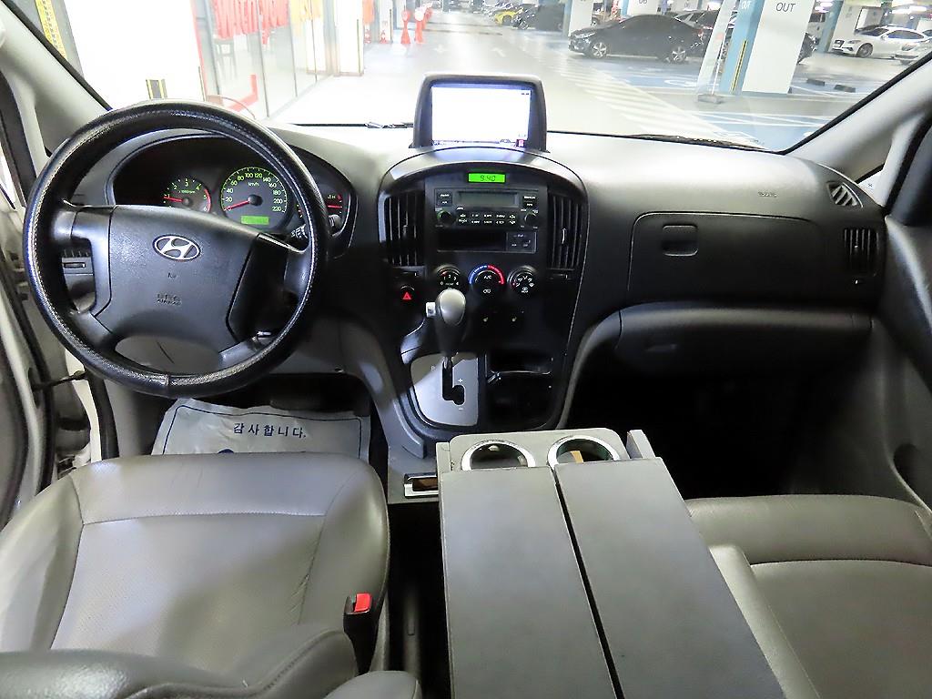 HYUNDAI Starex - Vista 10