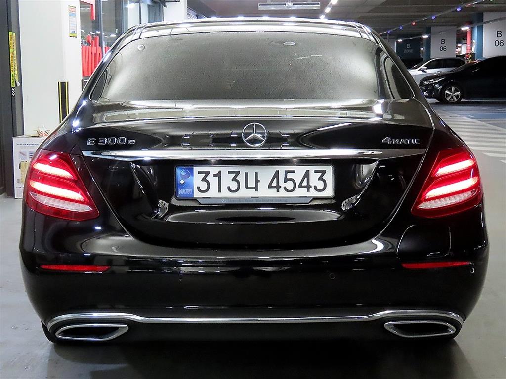 Mercedes Benz E class - Vista 5