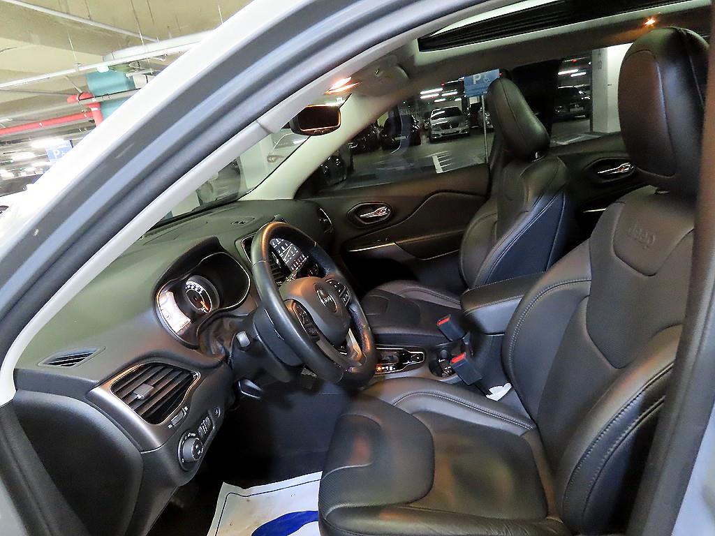 Jeep Cherokee - Vista 6