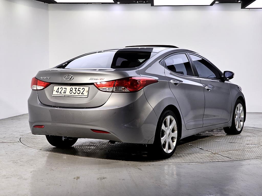 HYUNDAI Avante - Vista 4