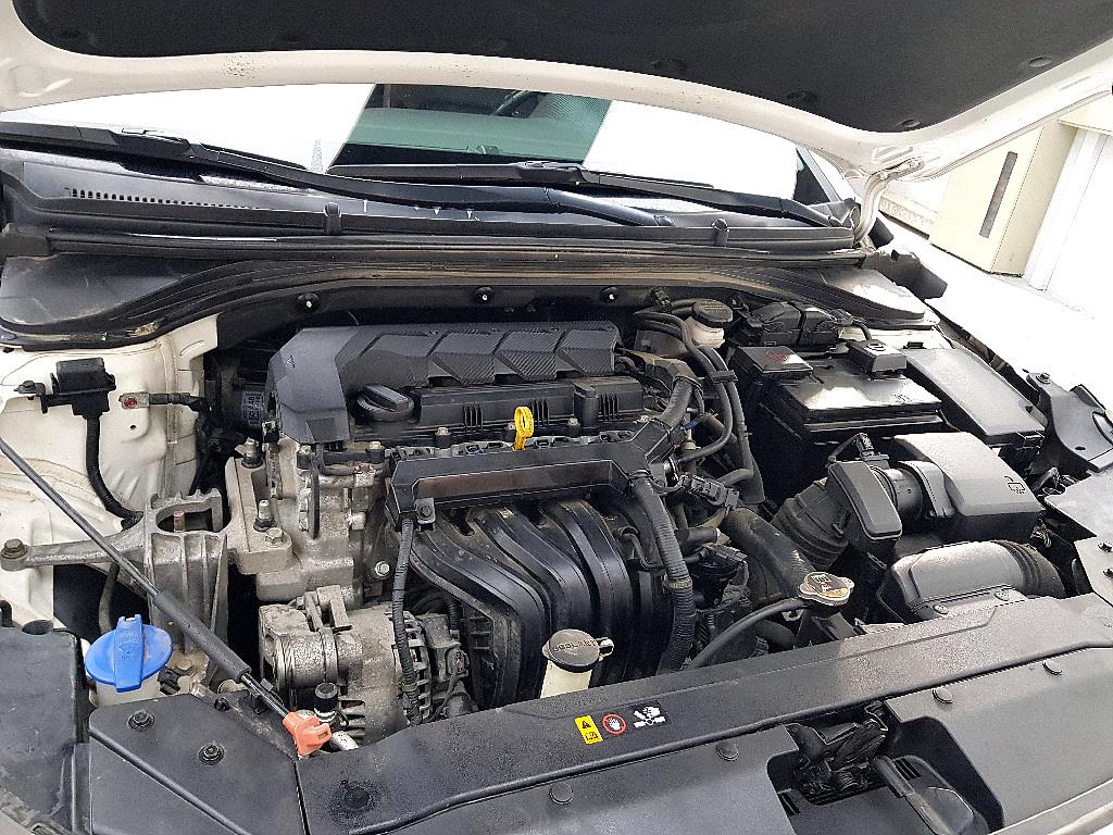 HYUNDAI Avante - Vista 6