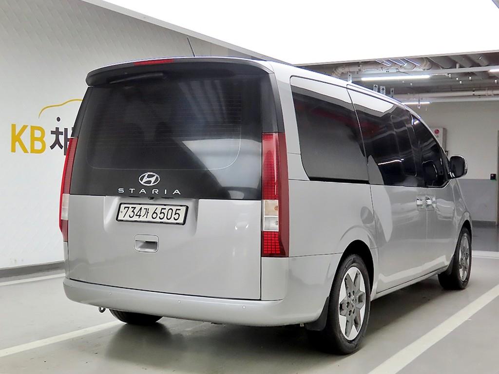 HYUNDAI Staria - Vista 4