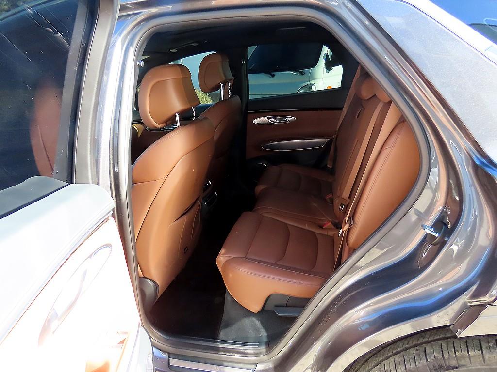 Genesis GV70 - Vista 6