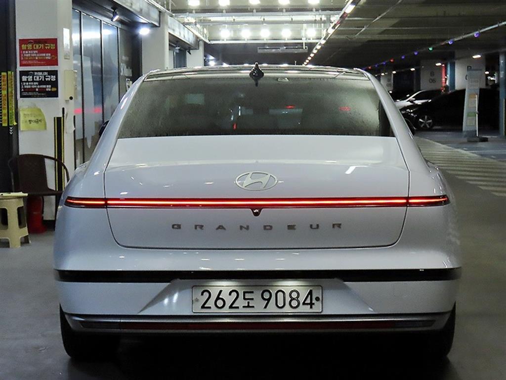 HYUNDAI Grandeur - Vista 5