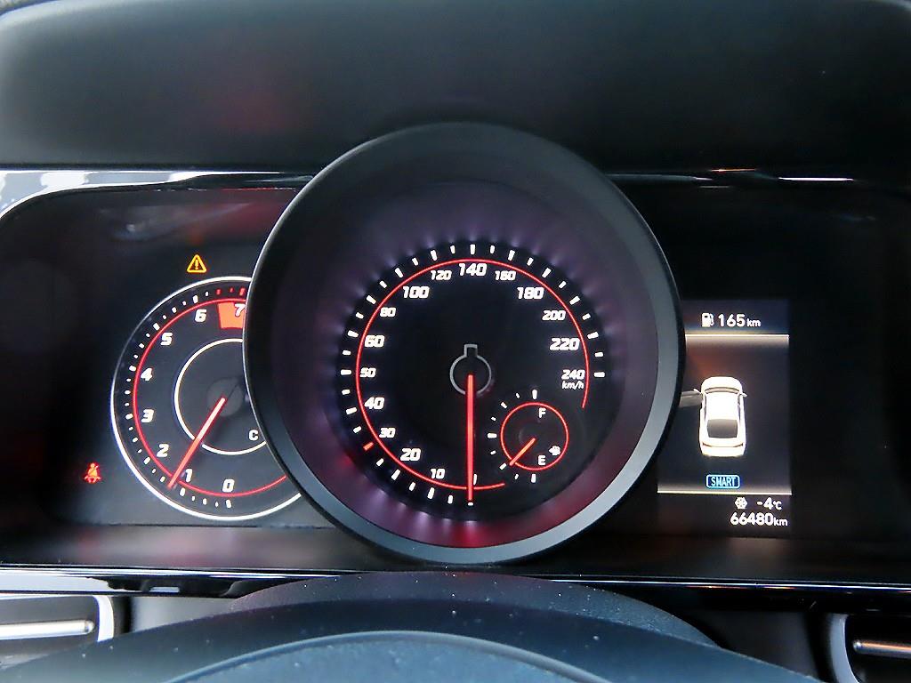 HYUNDAI Avante - Vista 9