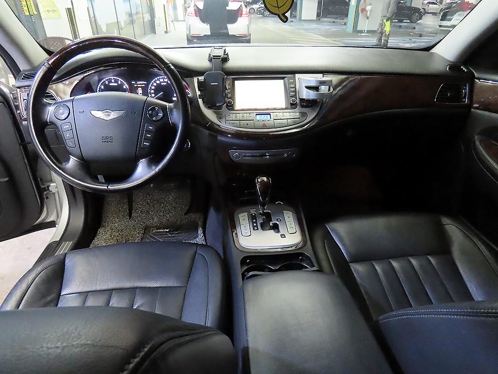 HYUNDAI Genesis - Vista 10