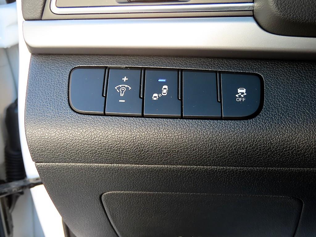 HYUNDAI Avante - Vista 12