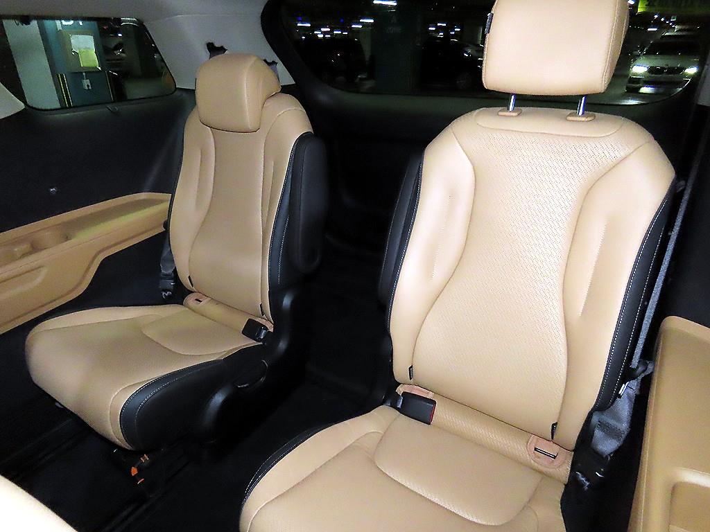 KIA Carnival - Vista 8