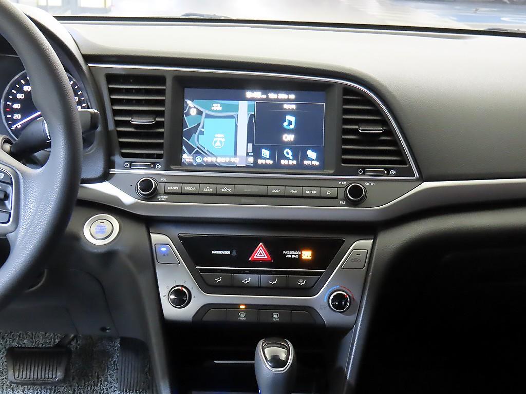 HYUNDAI Avante - Vista 11