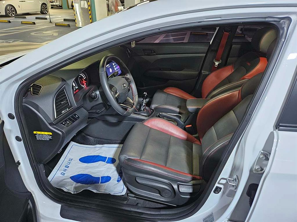 HYUNDAI Avante - Vista 6