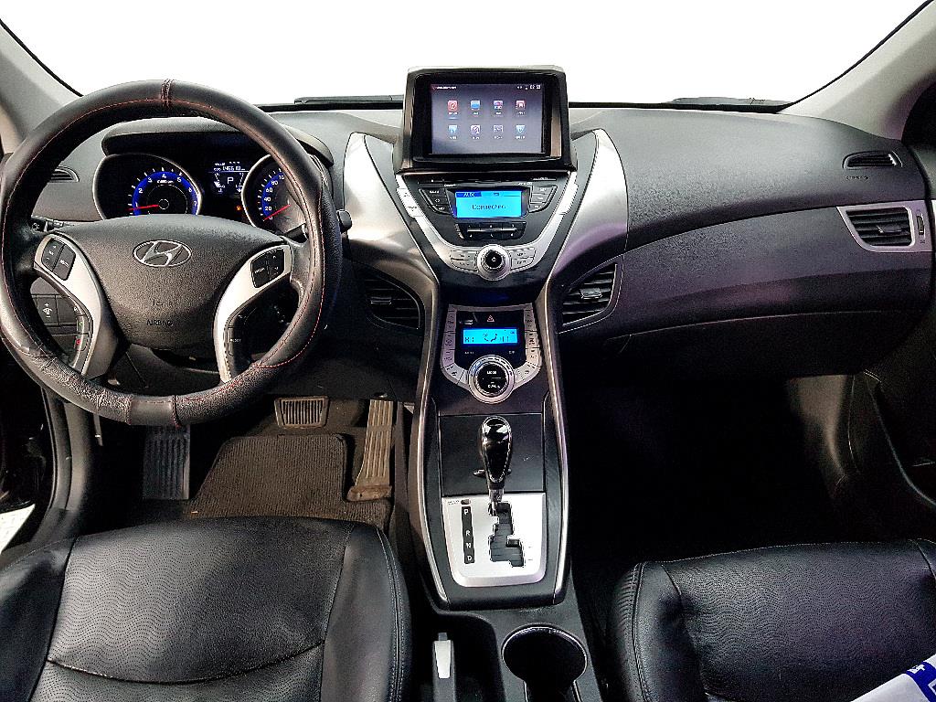 HYUNDAI Avante - Vista 5