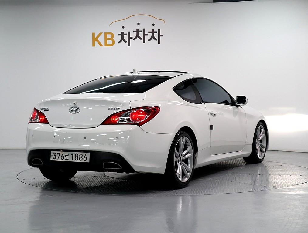 HYUNDAI Genesis - Vista 3