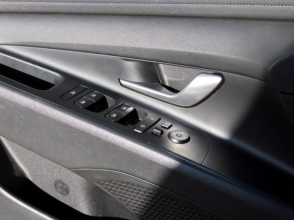 HYUNDAI Avante - Vista 11