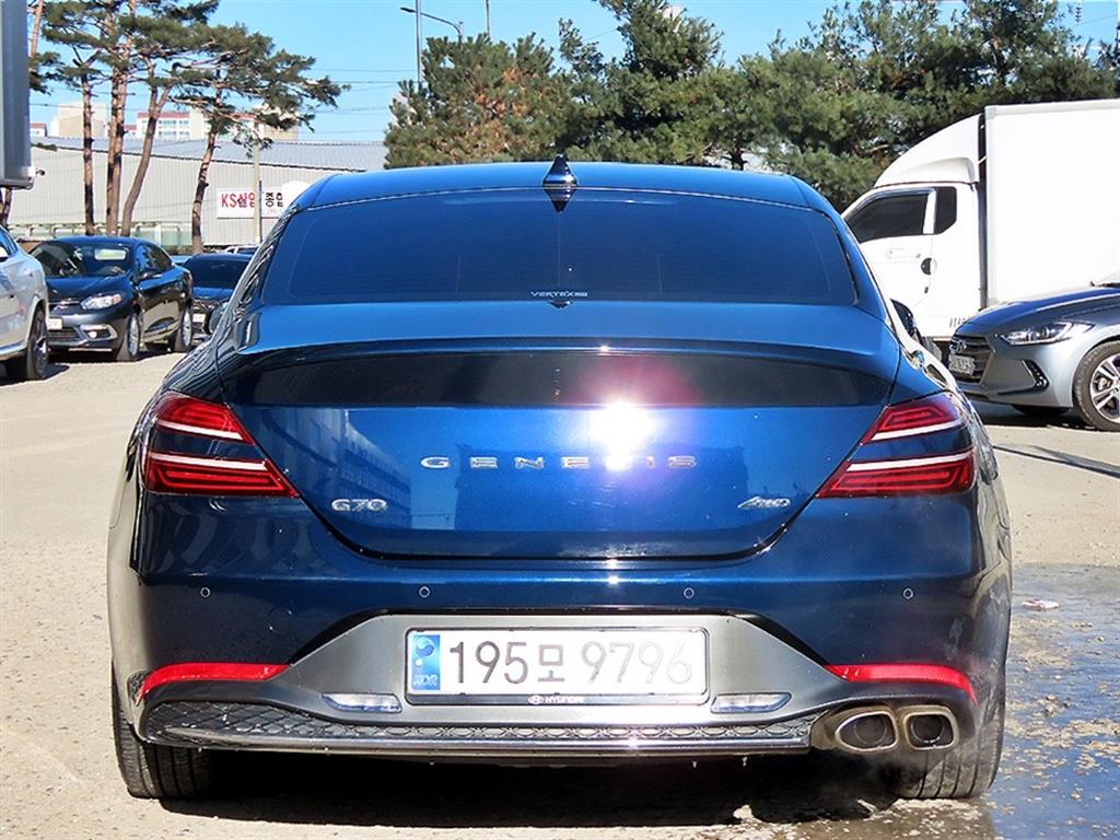 Genesis G70 - Vista 4