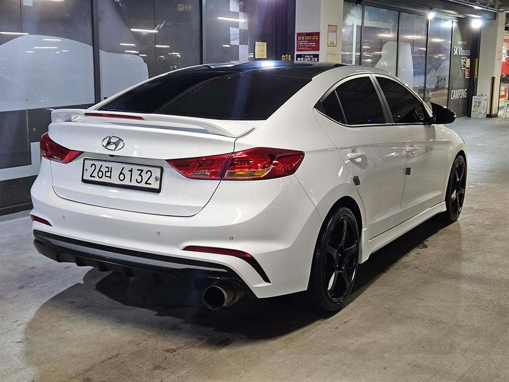 HYUNDAI Avante - Vista 4