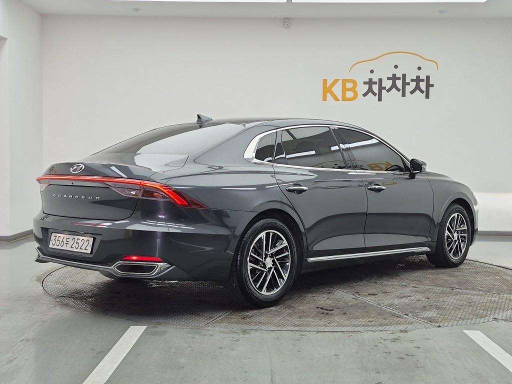 HYUNDAI Grandeur - Vista 4