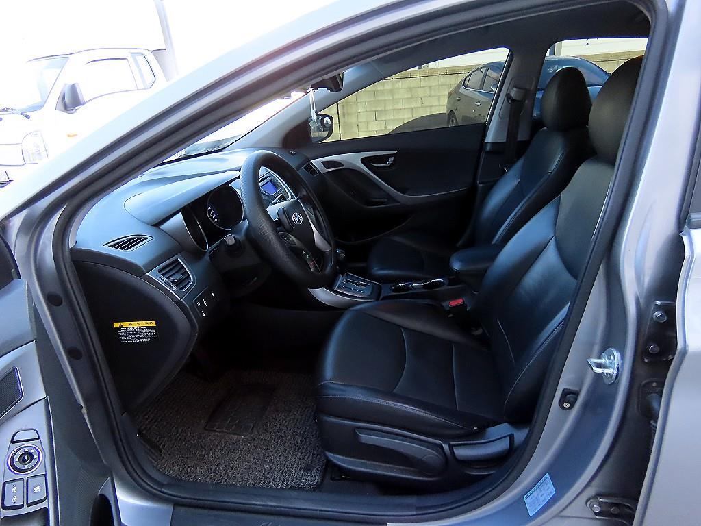 HYUNDAI Avante - Vista 5