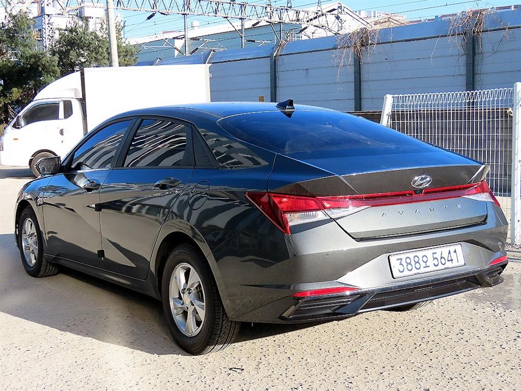 HYUNDAI Avante - Vista 3