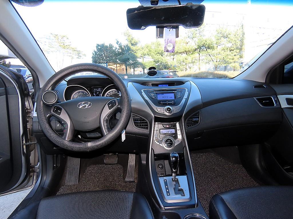 HYUNDAI Avante - Vista 7