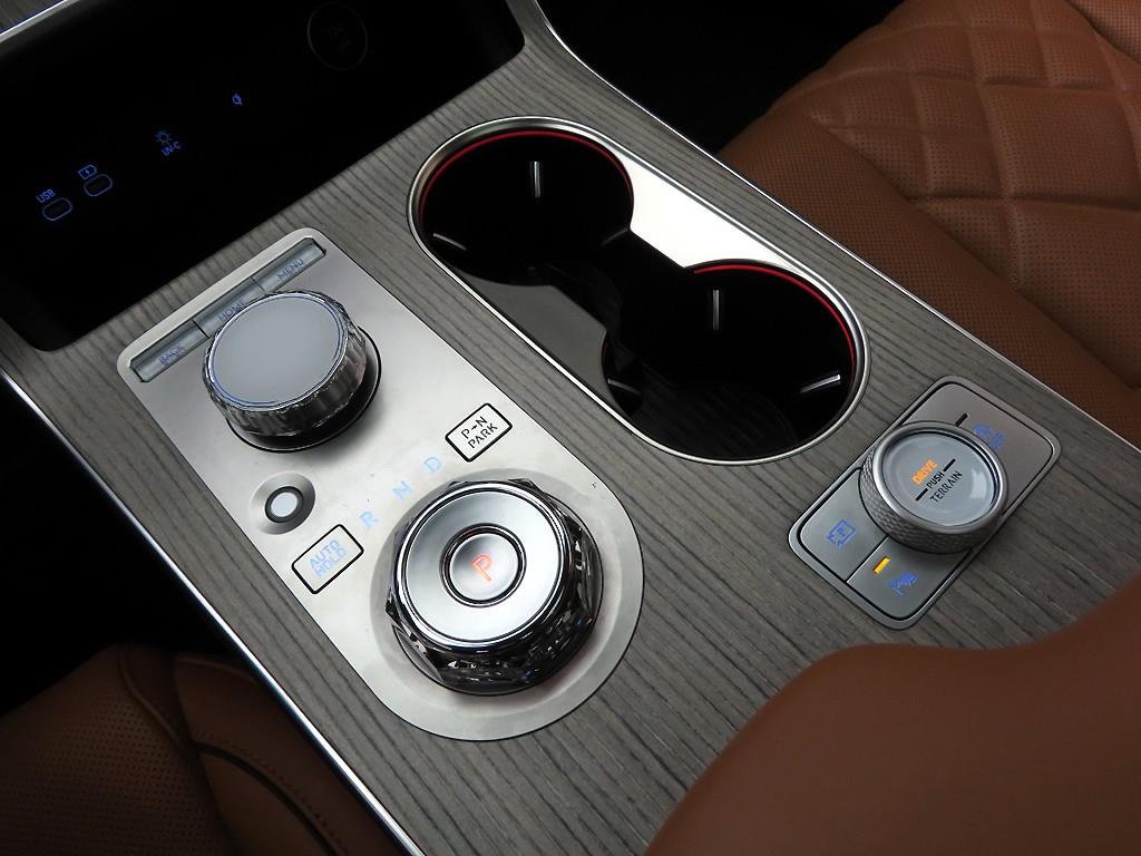 Genesis GV80 - Vista 9