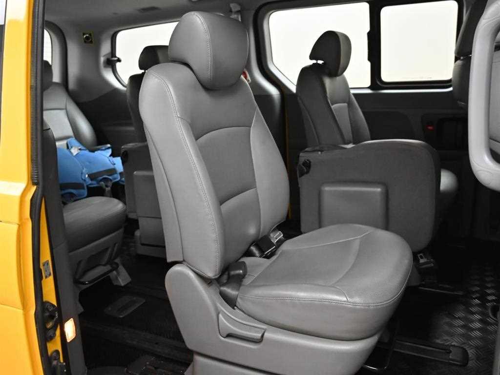 HYUNDAI Starex - Vista 12