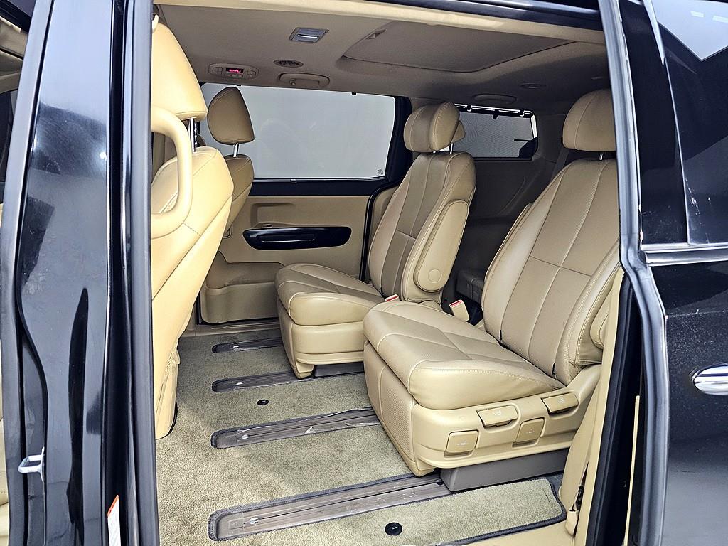 KIA Carnival - Vista 9