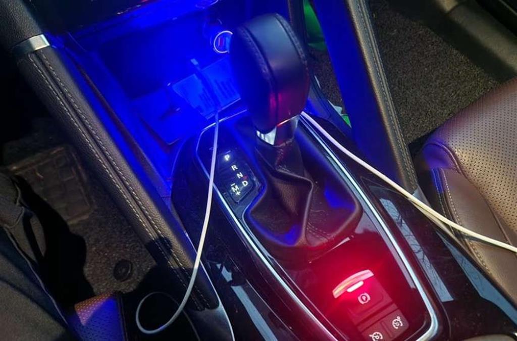 SAMSUNG QM6 - Vista 12