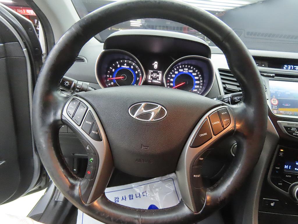 HYUNDAI Avante - Vista 8