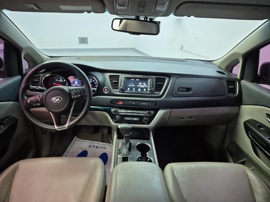 KIA Carnival - Vista 7