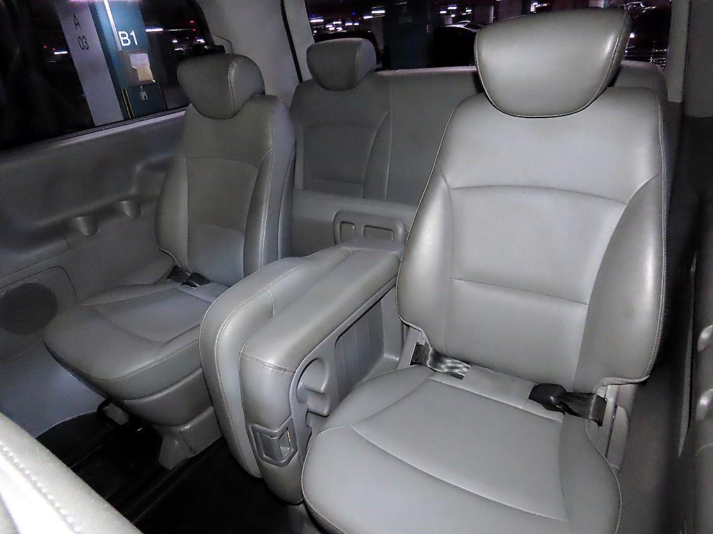 HYUNDAI Starex - Vista 7