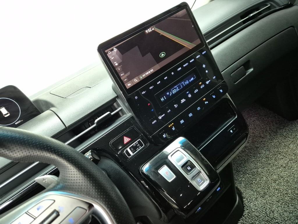 HYUNDAI Staria - Vista 10