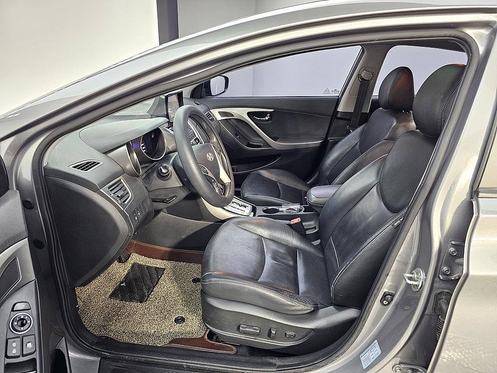 HYUNDAI Avante - Vista 8