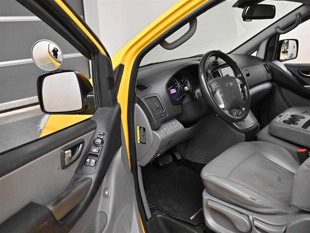 HYUNDAI Starex - Vista 11