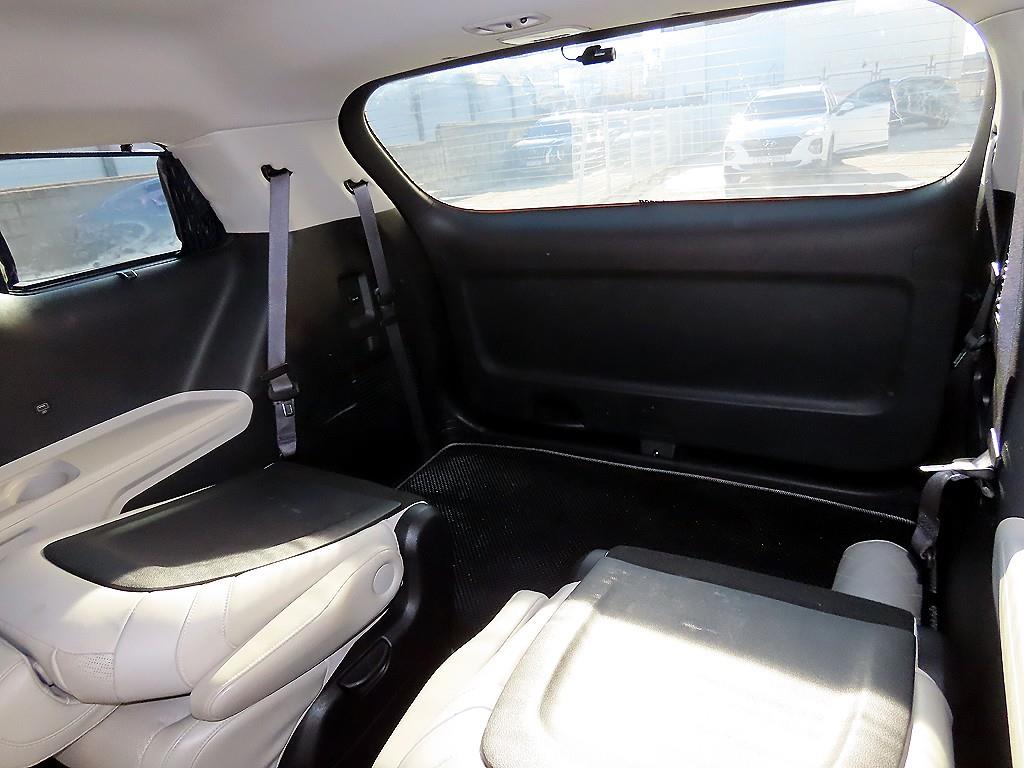 KIA Carnival - Vista 7