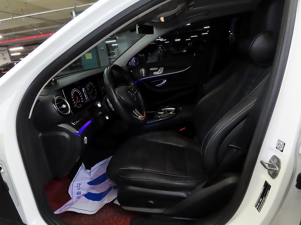 Mercedes Benz E class - Vista 6