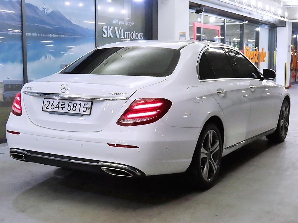 Mercedes Benz E class - Vista 4