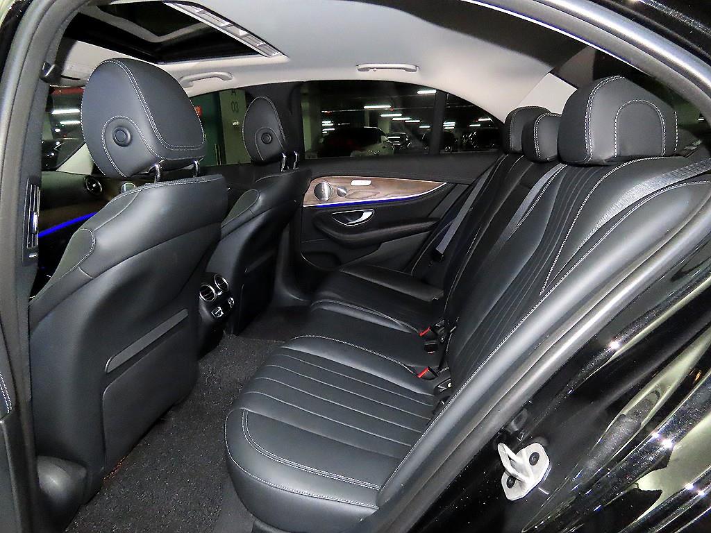 Mercedes Benz E class - Vista 7