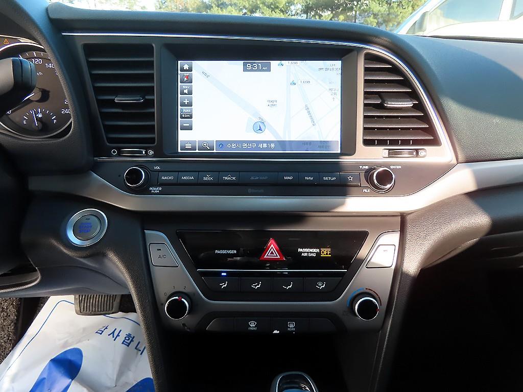 HYUNDAI Avante 2018 Blanco - Importación desde Corea - HF Imports Iquique - Foto 13