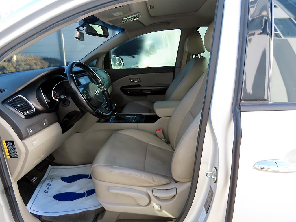 KIA Carnival - Vista 5