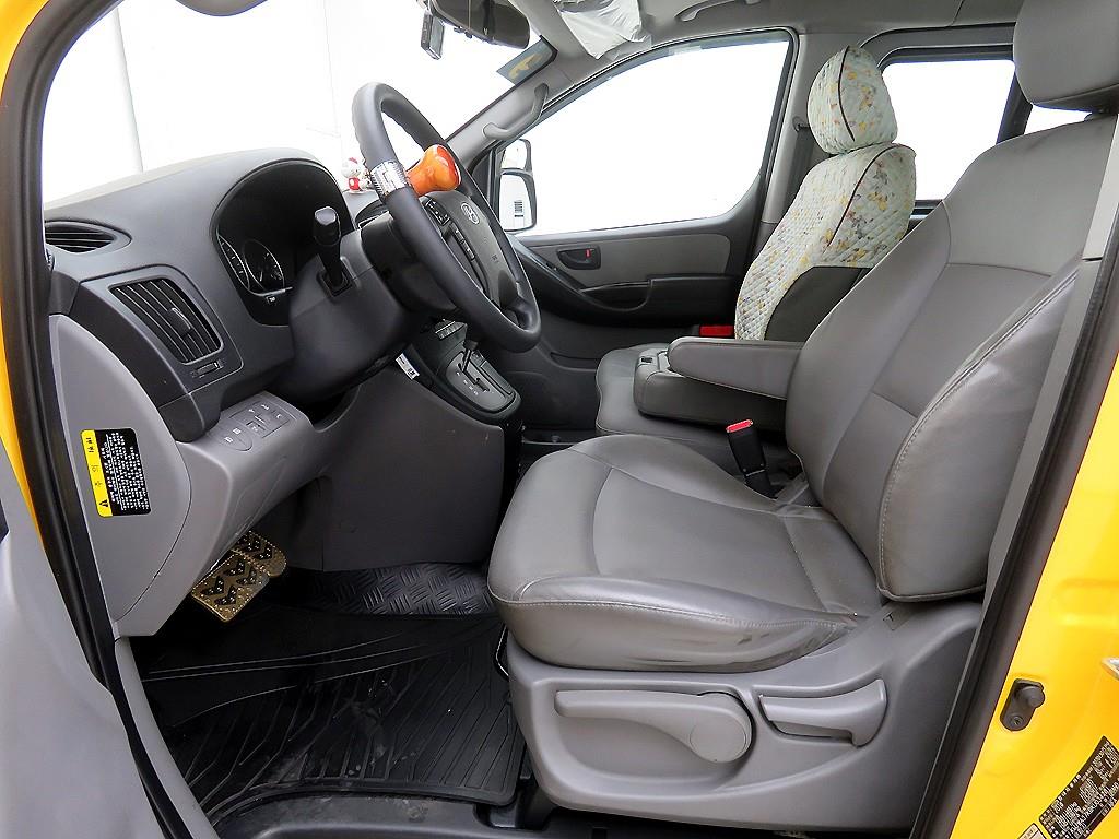 HYUNDAI Starex - Vista 7