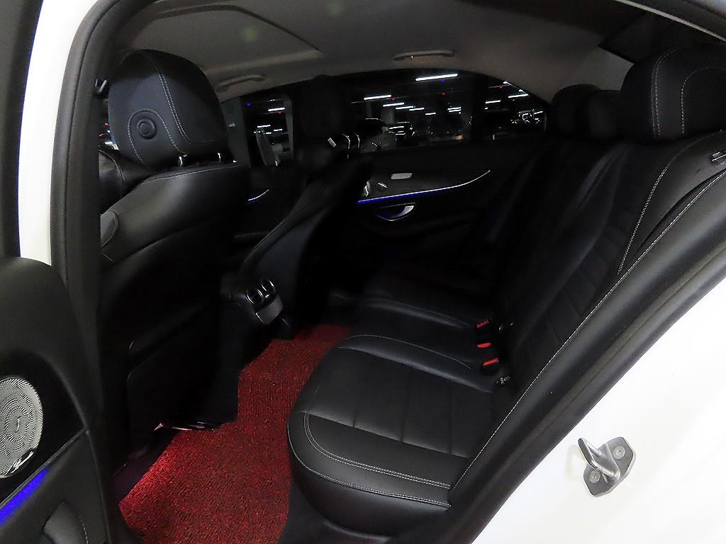 Mercedes Benz E class - Vista 7