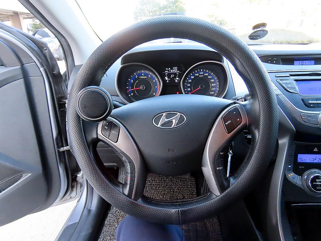 HYUNDAI Avante - Vista 8