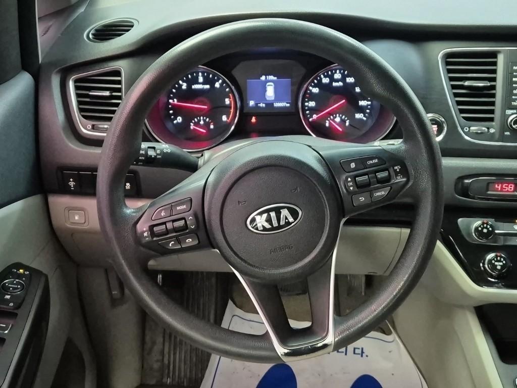 KIA Carnival - Vista 9