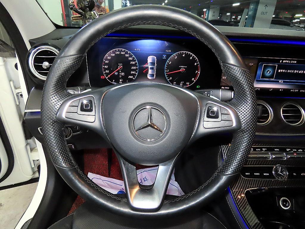 Mercedes Benz E class - Vista 8