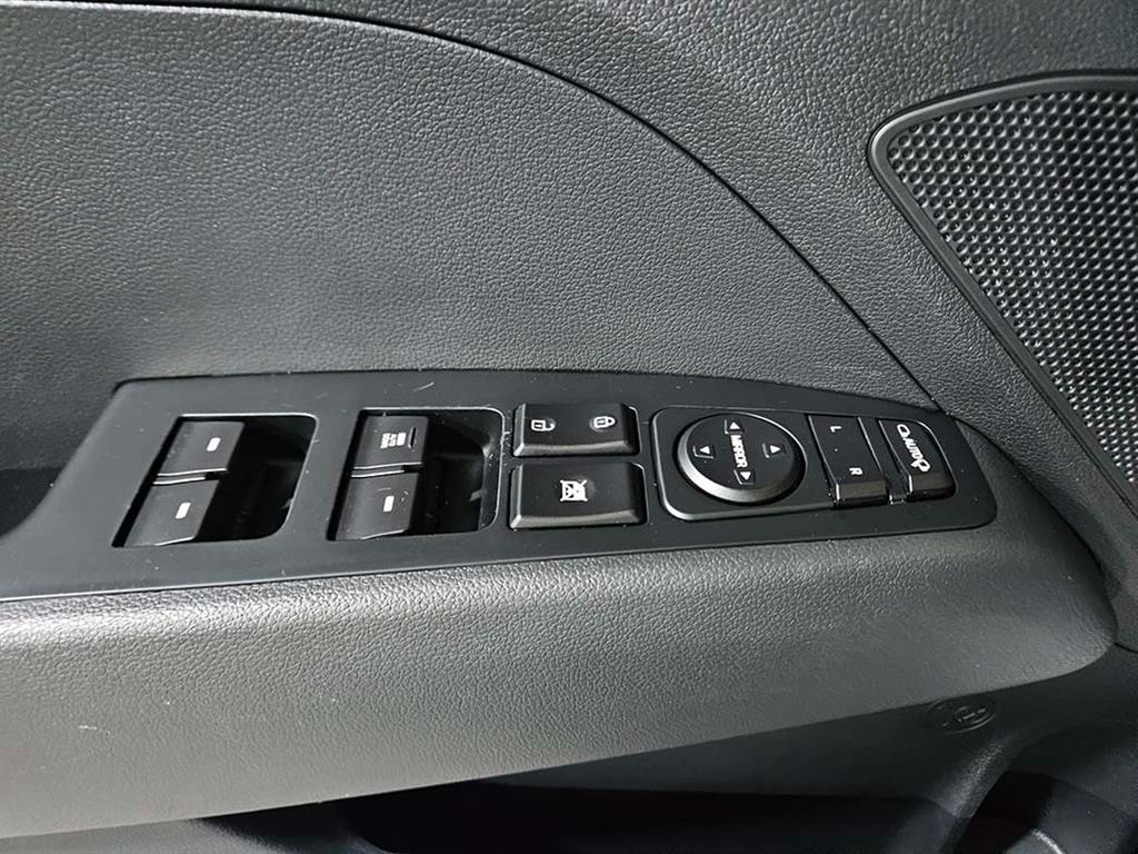 HYUNDAI Avante - Vista 11