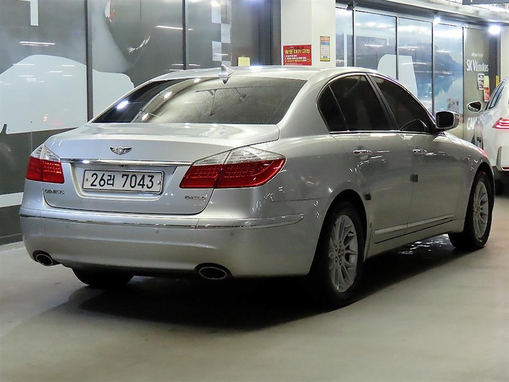 HYUNDAI Genesis - Vista 4