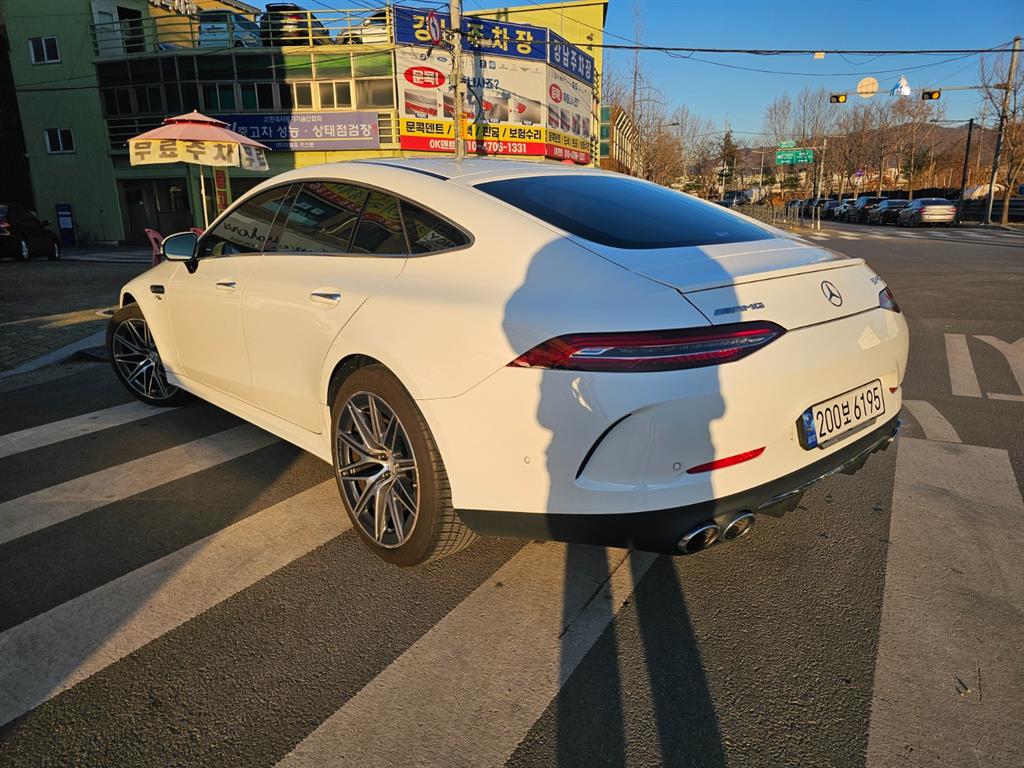 Mercedes Benz AMG GT - Vista 4