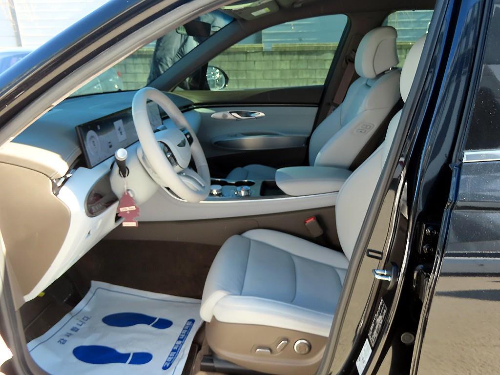 Genesis GV70 - Vista 5