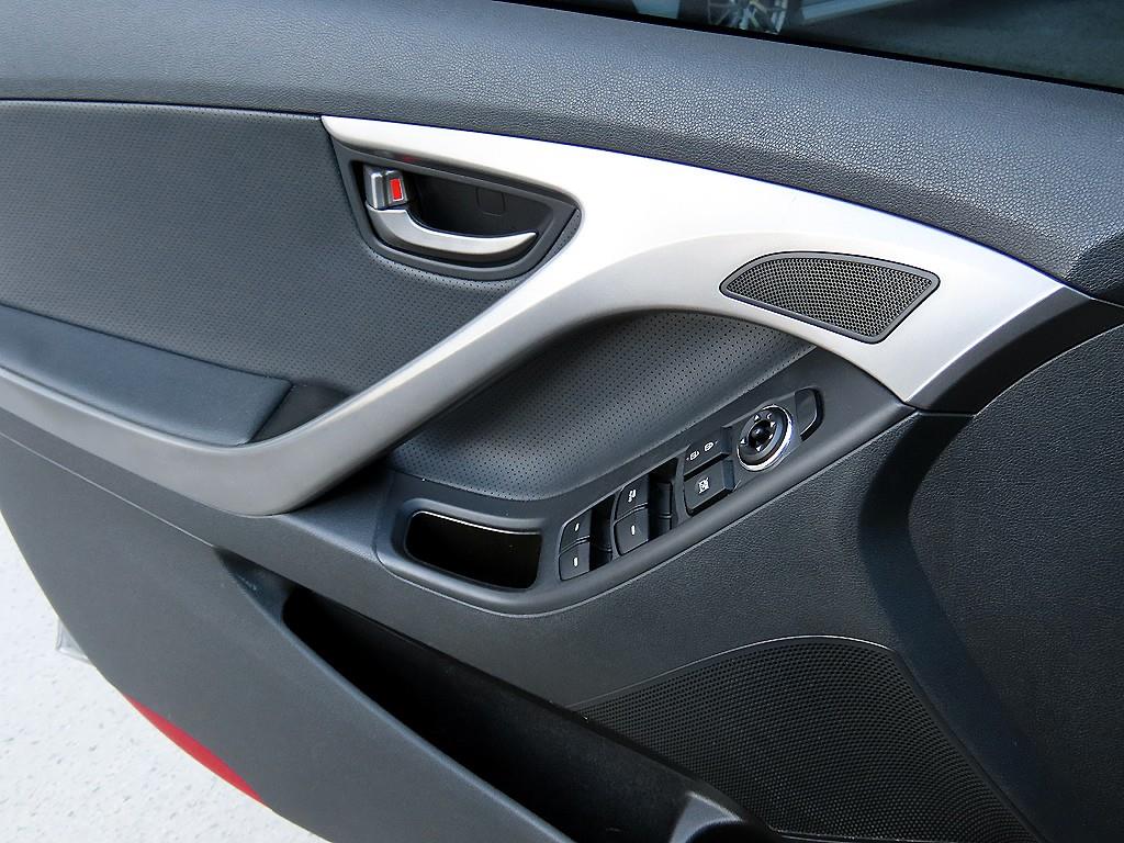 HYUNDAI Avante - Vista 12